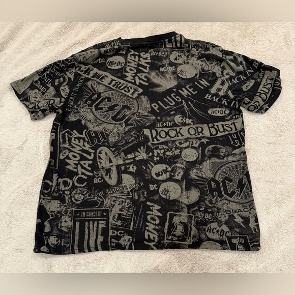 AC/DC Men's All Over Graphic Short Sleeve T-Shirt Size XL circa 2018 - Picture 2 of 3